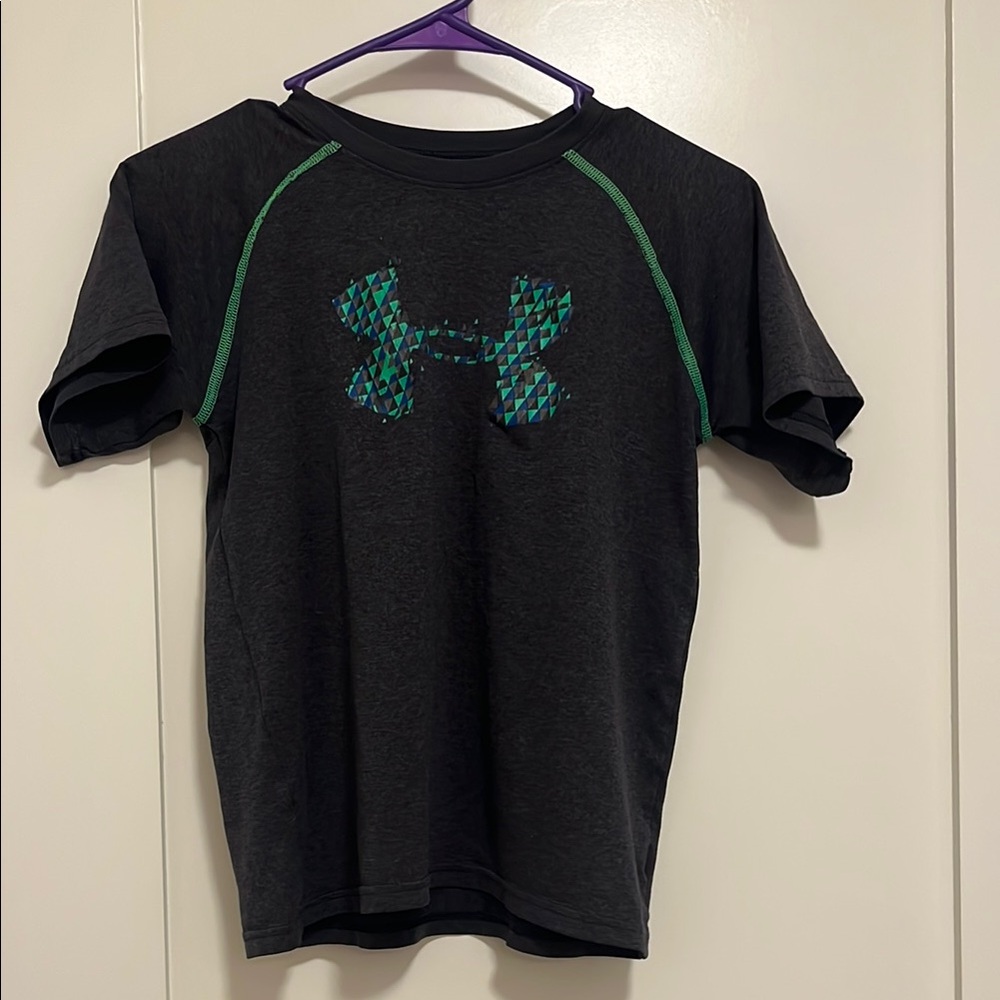 Under Armour Logo Black and Green Short Sleeve Performance Tee Boys Med.